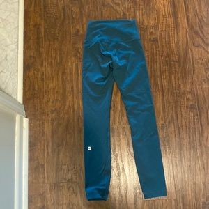 worn once. they have tag on in side still and are the 28 in length